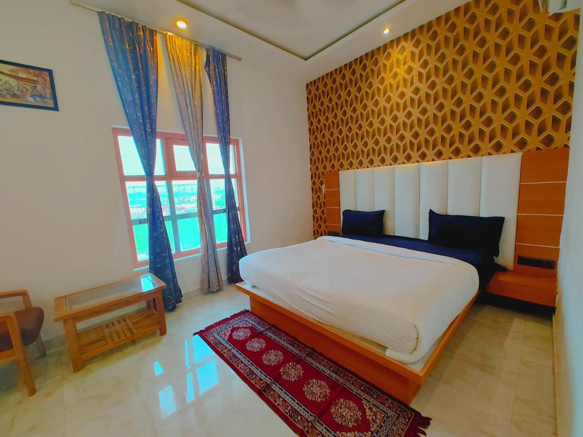 Avadh Sunshine Palace Hotel And Resort Ayodhya Buitenkant foto