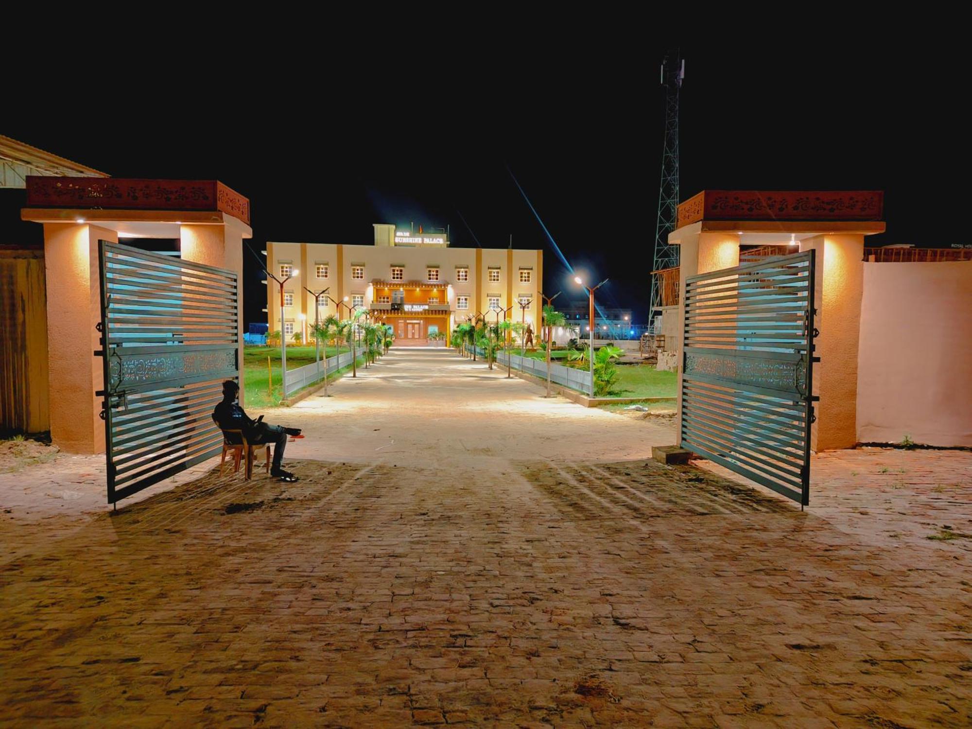 Avadh Sunshine Palace Hotel And Resort Ayodhya Buitenkant foto