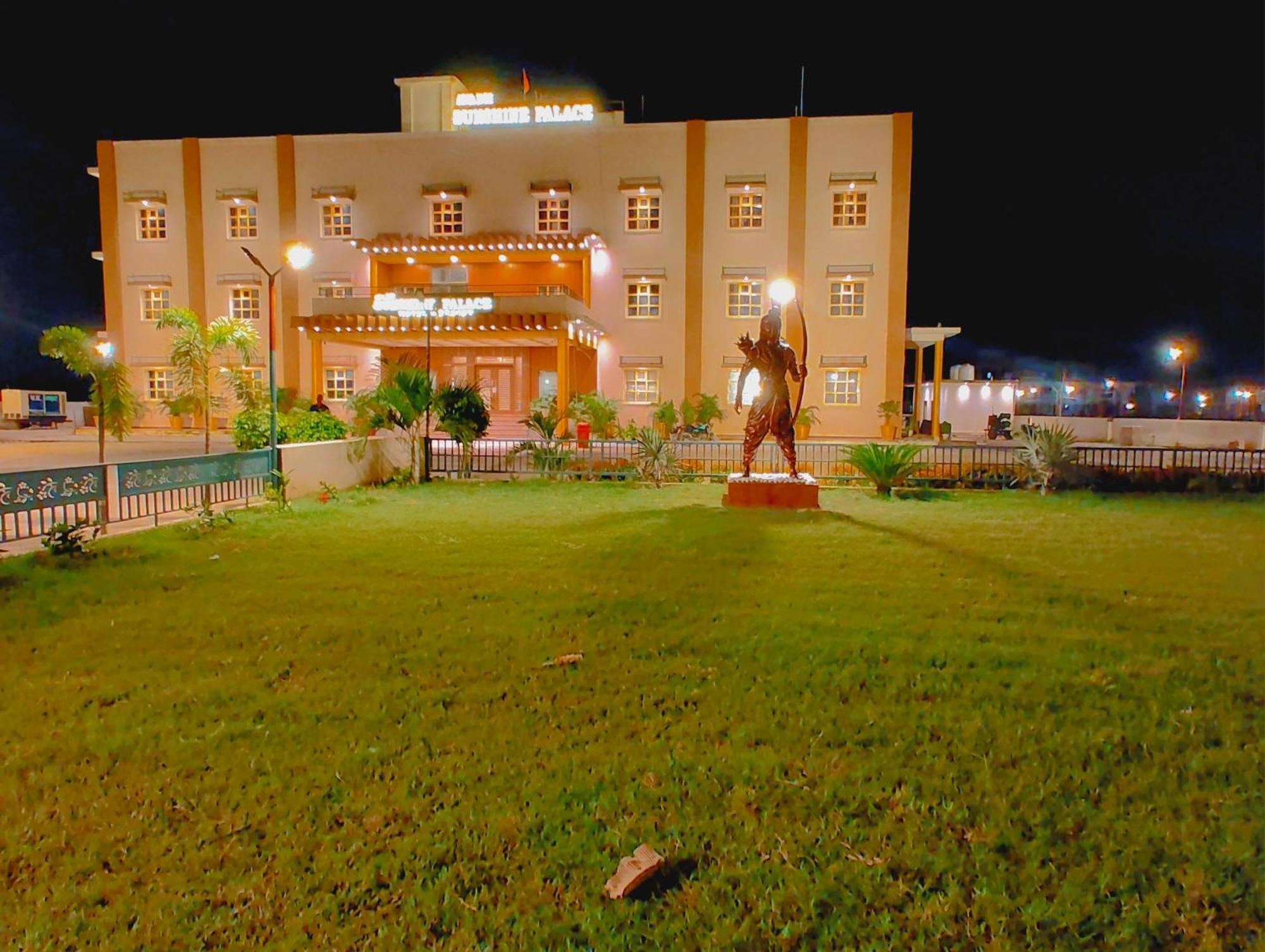 Avadh Sunshine Palace Hotel And Resort Ayodhya Buitenkant foto