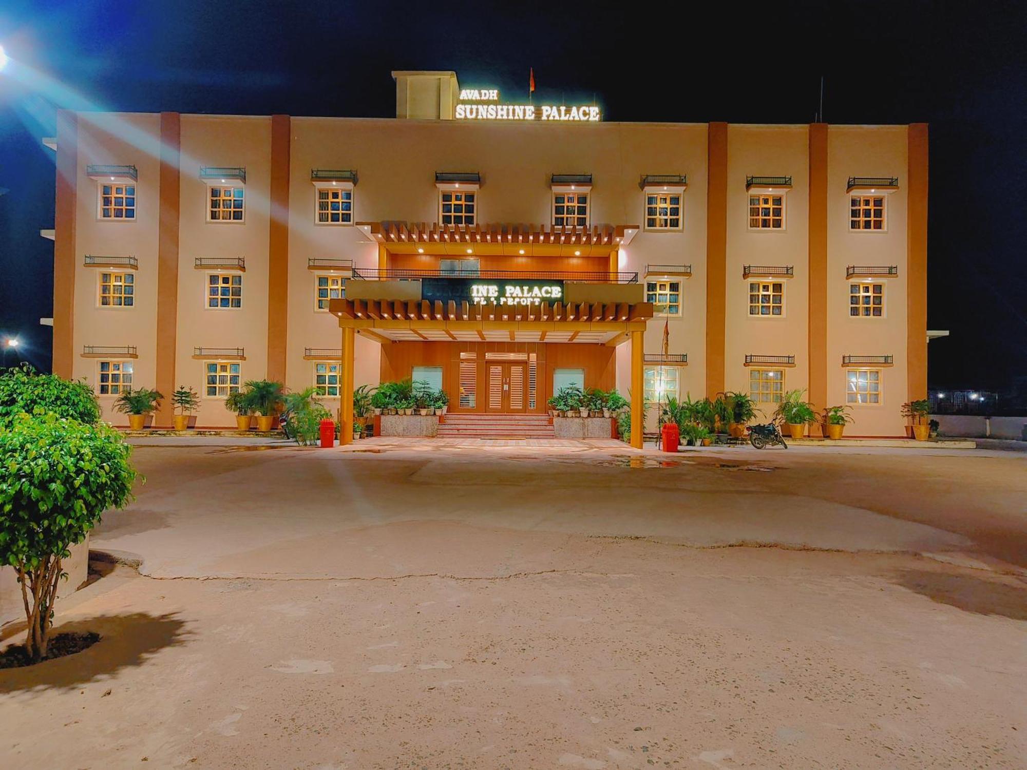 Avadh Sunshine Palace Hotel And Resort Ayodhya Buitenkant foto