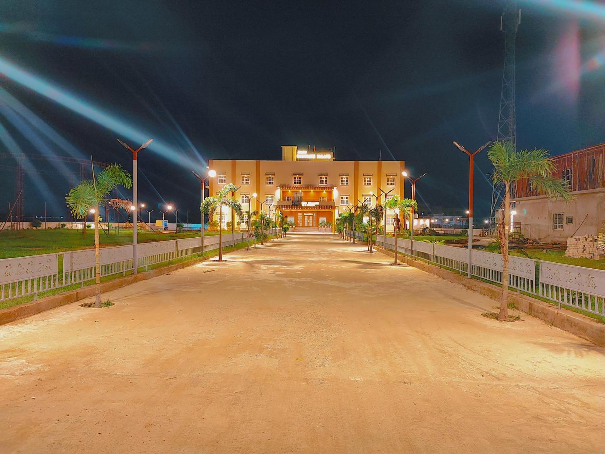 Avadh Sunshine Palace Hotel And Resort Ayodhya Buitenkant foto