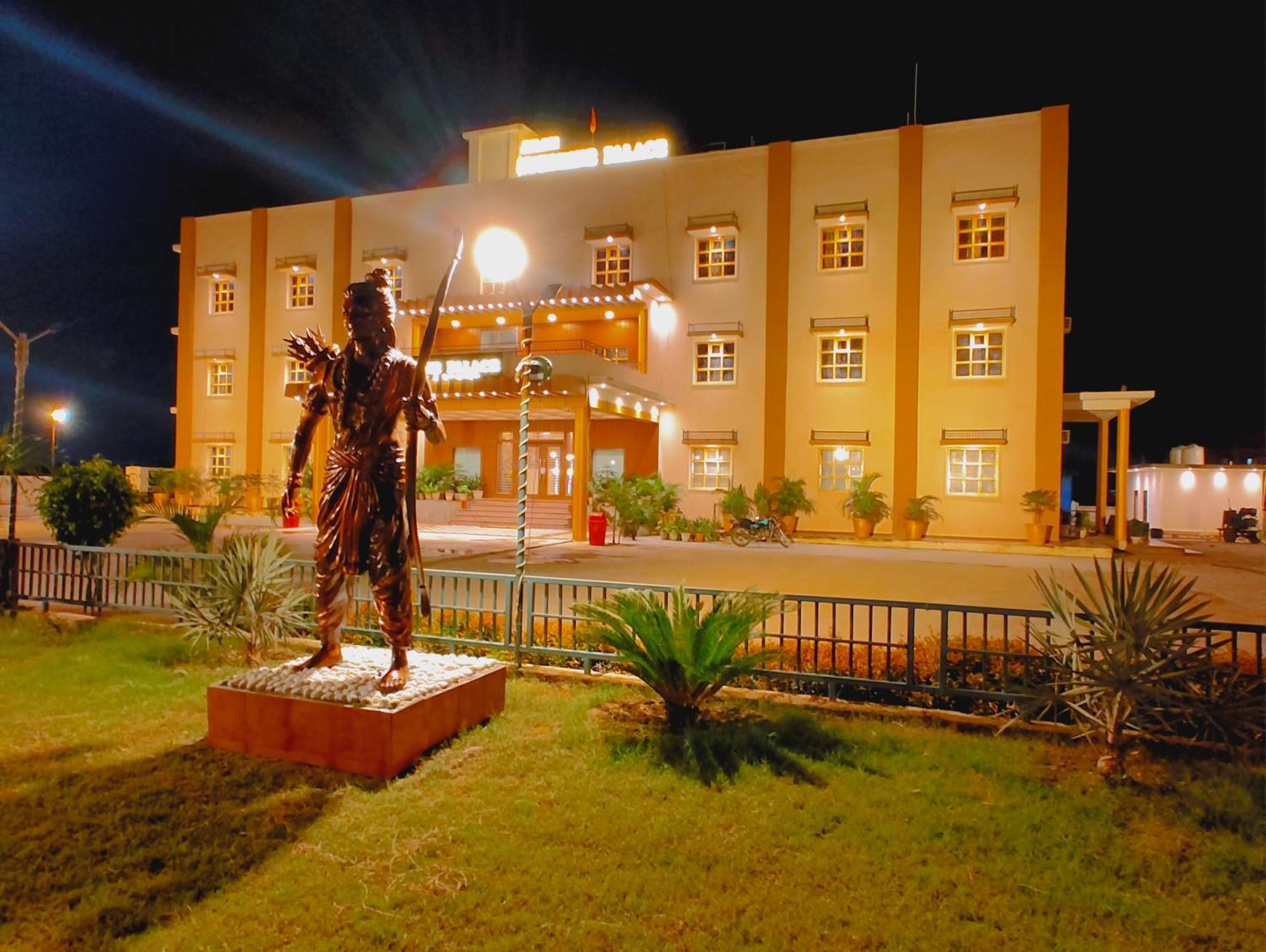 Avadh Sunshine Palace Hotel And Resort Ayodhya Buitenkant foto
