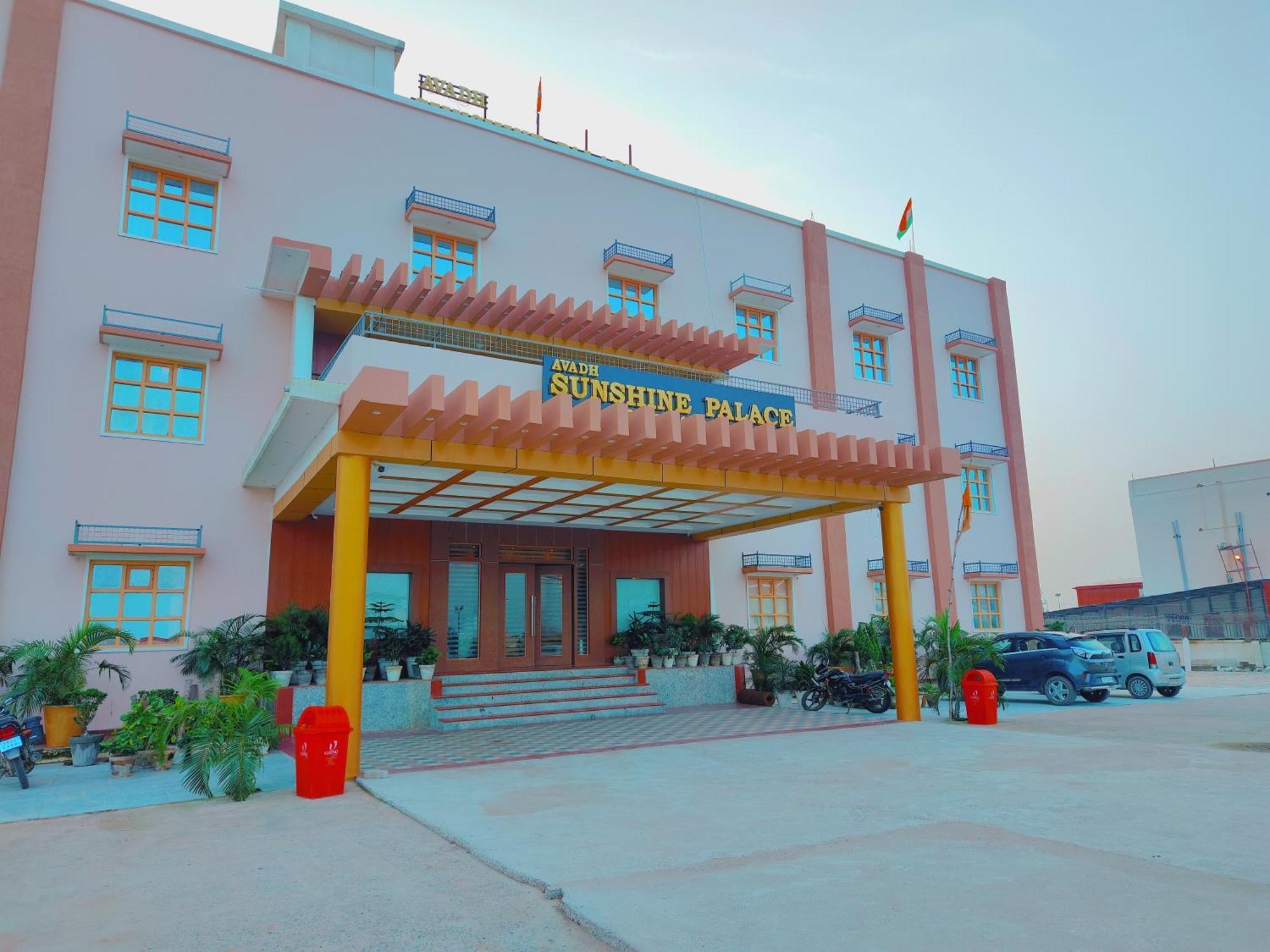 Avadh Sunshine Palace Hotel And Resort Ayodhya Buitenkant foto