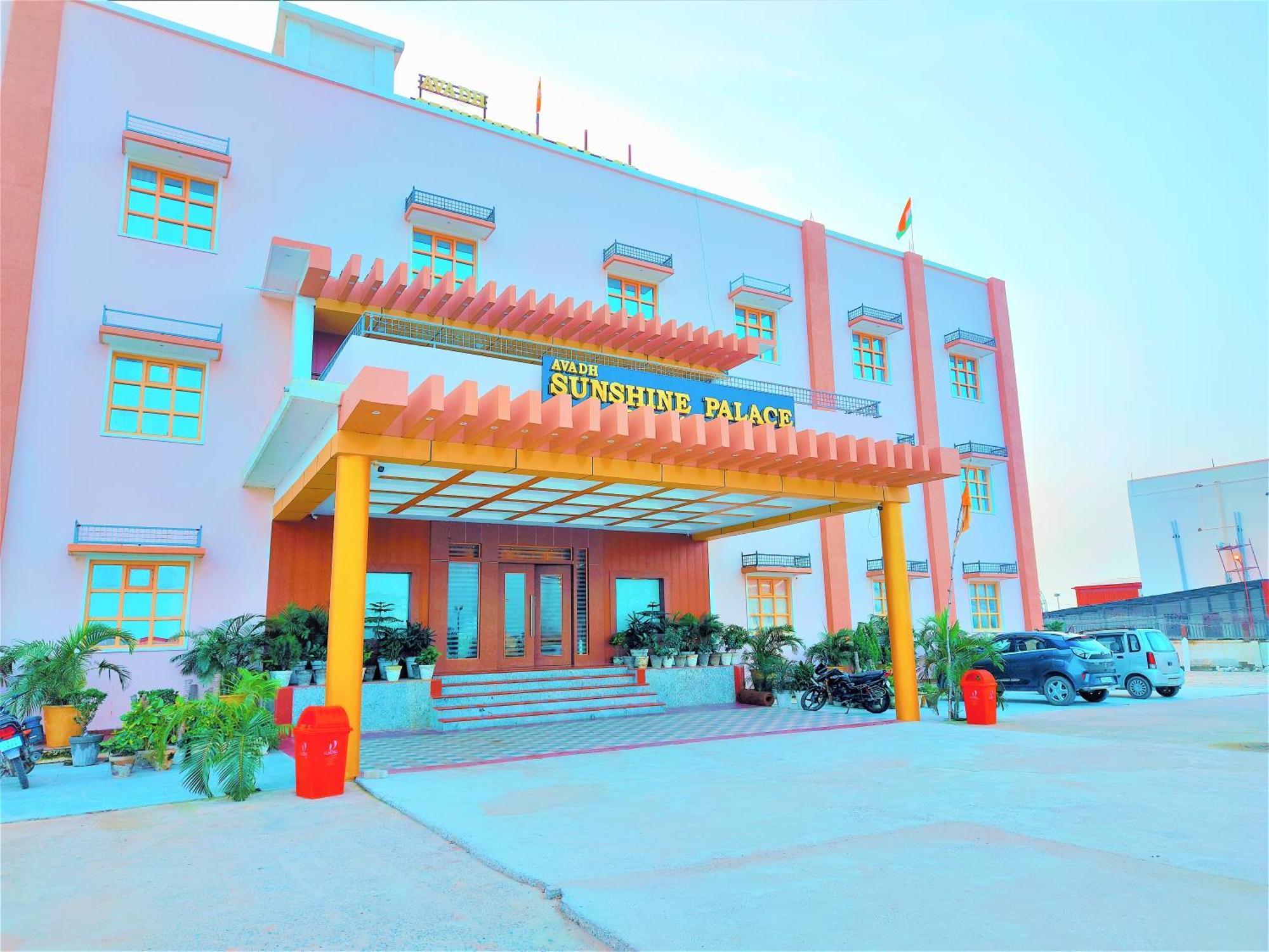 Avadh Sunshine Palace Hotel And Resort Ayodhya Buitenkant foto