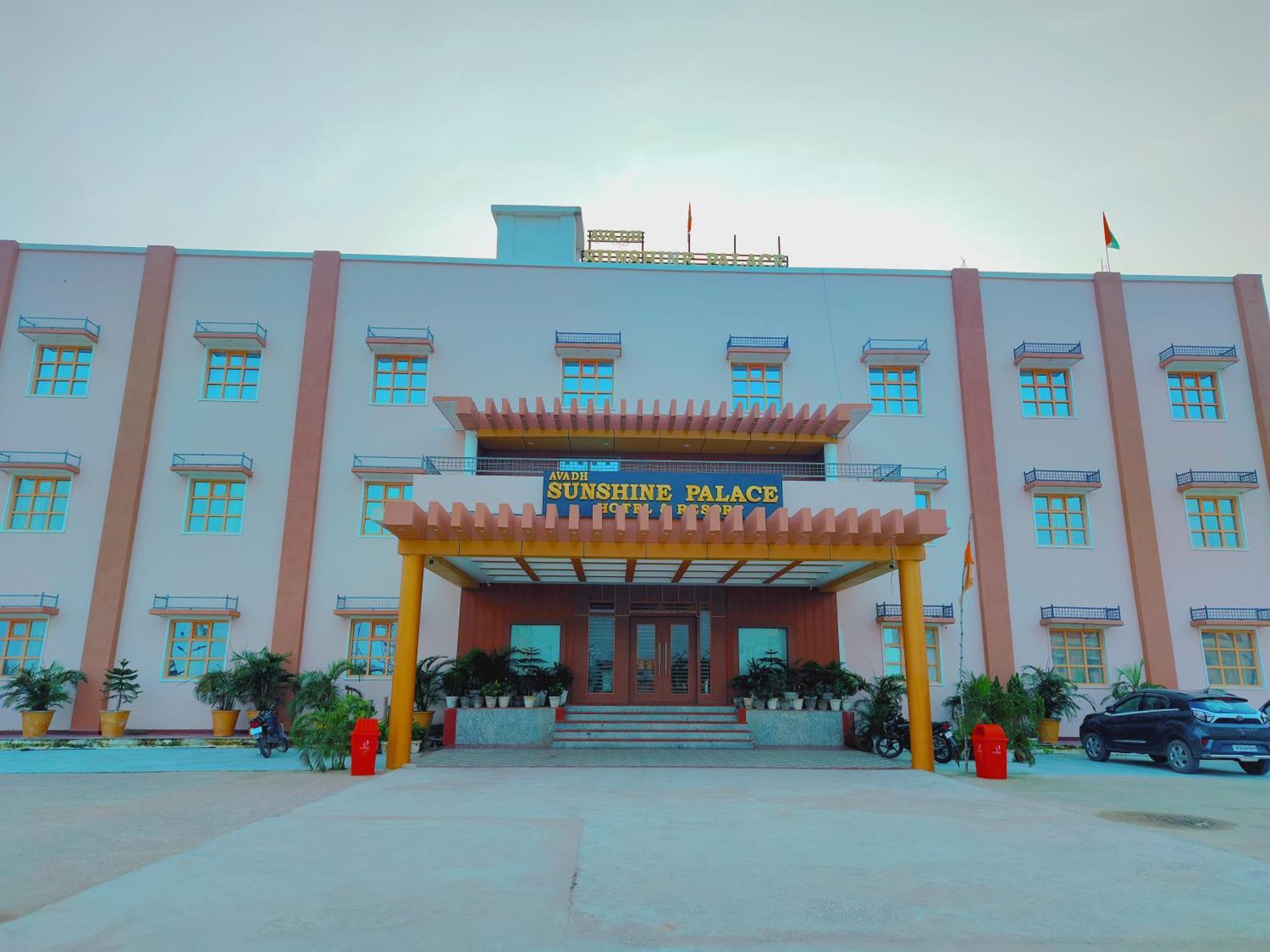 Avadh Sunshine Palace Hotel And Resort Ayodhya Buitenkant foto