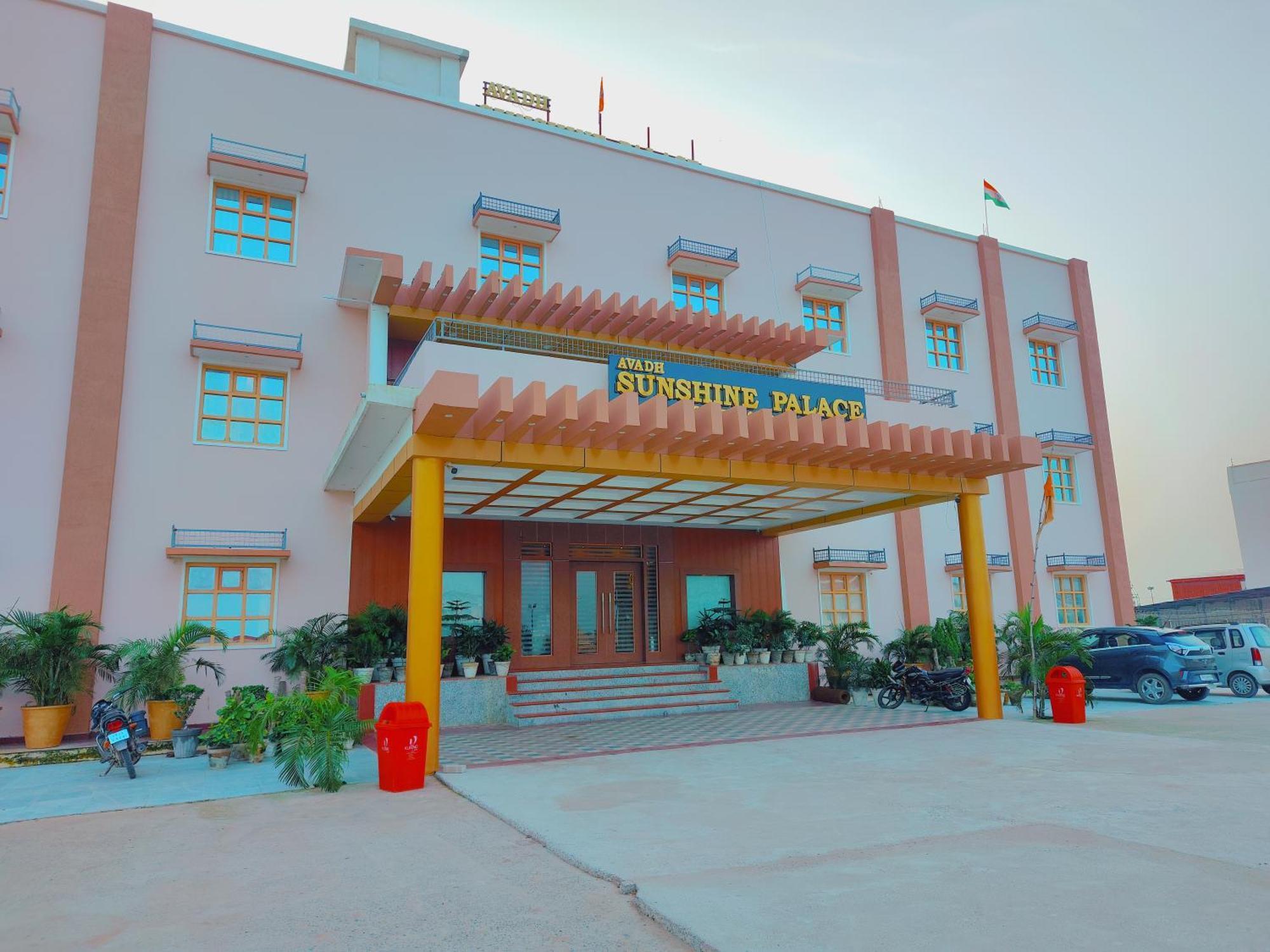 Avadh Sunshine Palace Hotel And Resort Ayodhya Buitenkant foto